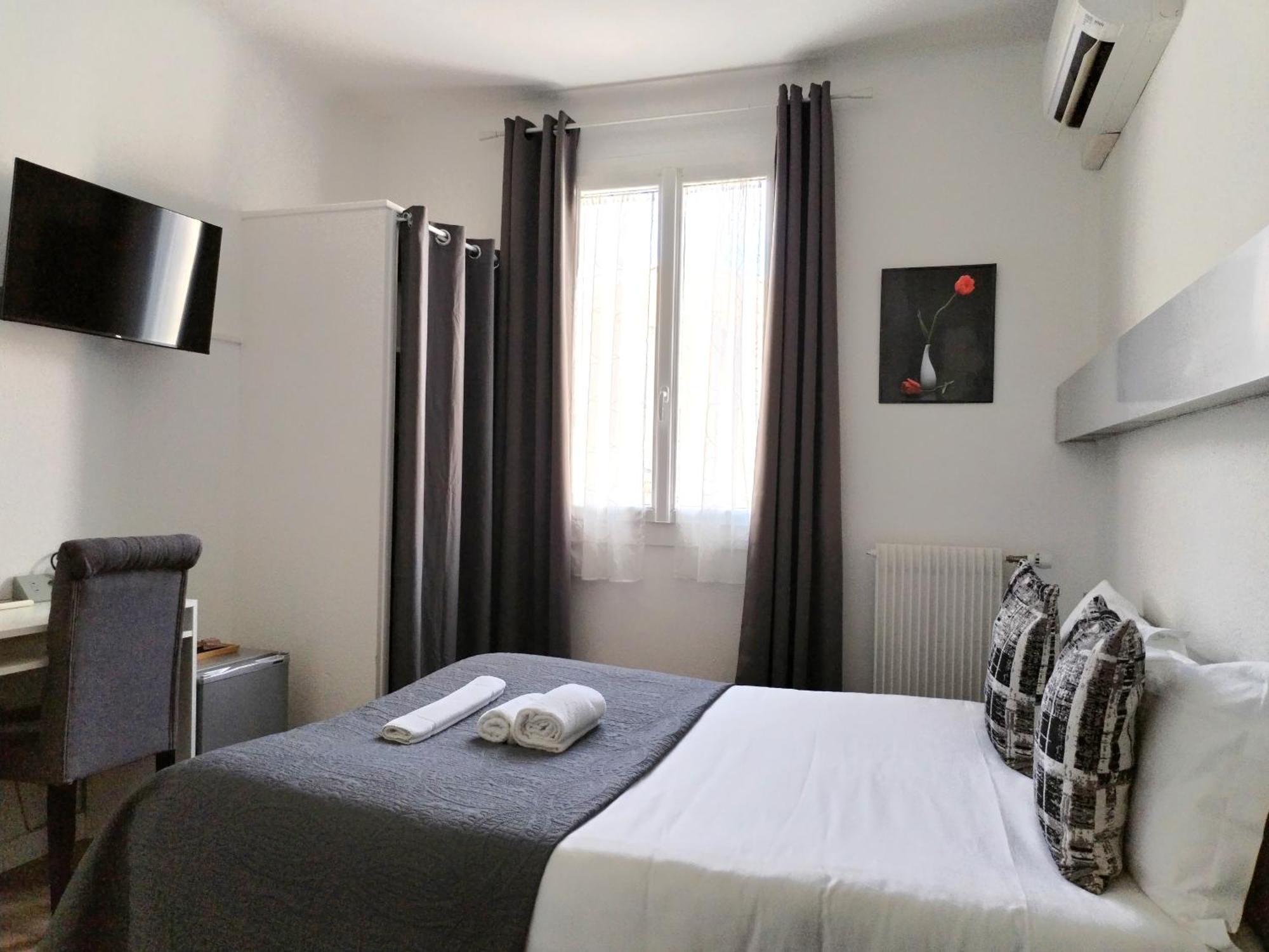 Hotel La Bastide D'Entraigues ภายนอก รูปภาพ